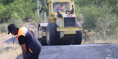 Kaymakam Yıldız asfalt çalışmalarını inceledi
