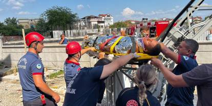 İnşaatta yüksek gerilim hattına kapılan işçi ağır yaralandı