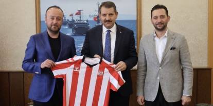 Sivasspor yönetiminden Salih Ayhan’a ziyaret