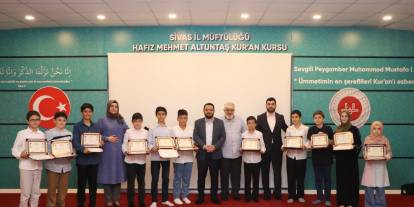 Sivas'ta hafızlık heyecanı: 11 öğrenci belgelerine kavuştu!