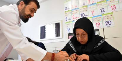 Otobüs durağında sorduğu soruya aldığı cevapla 56 yaşında okul sıralarına döndü