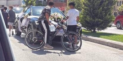Bahşiş almak için canlarını tehlikeye attılar