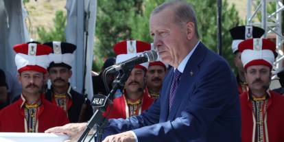 "Türkler, Kürtler, Araplar olarak kardeşçe kucaklaşmamızı engelleyemezsiniz"