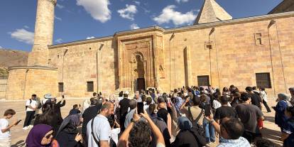 Ulu Cami’nin gizemli gölgesi ilgi odağı