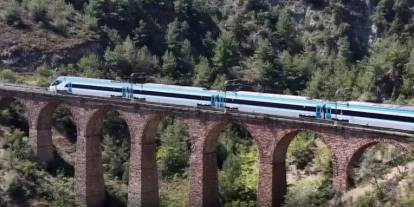 Milli elektrikli tren 250 kilometre hıza ulaştı