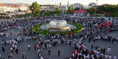 Dev halayda Sivas tek yürek