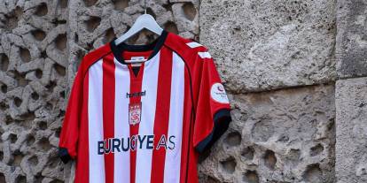 Sivasspor maça çubuklu formayla çıkacak