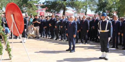 4 Eylül’ün 107. yılında çelenk sunuldu