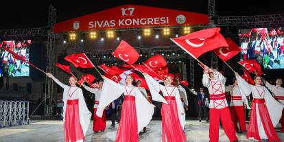 Kongre’nin 107. yılında Sivas’ta bayrak şöleni