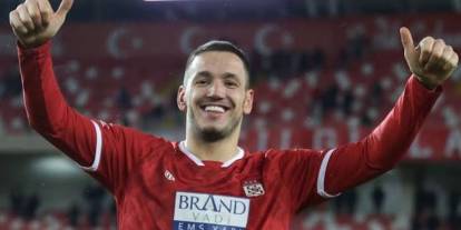 Gözler Rey Manaj’da