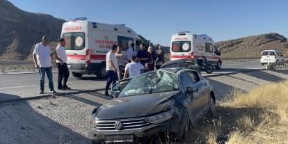 Sivas'ta kontrolden çıkan otomobil kaza yaptı