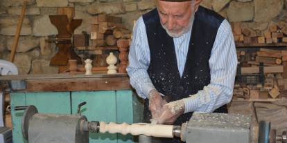 Ahşaba ömrünü ve ruhunu adadı: Sivaslı Ali Usta 35 yıldır camilere ücretsiz minber yapıyor!