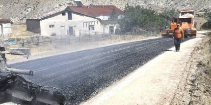 Gürün kırsalında konforlu ulaşım dönemi: 5 kilometrelik stabilize yol asfaltlandı!