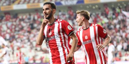 Kırık kaburgayla gol attı! 4 hafta yok!
