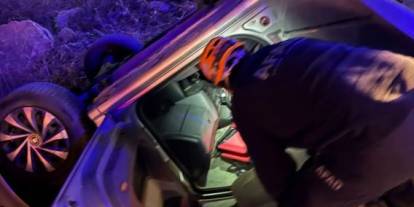 Sivas'ta devrilen otomobildeki 1 kişi öldü, 2 kişi yaralandı