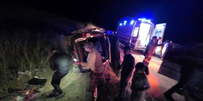 Sivas'ta hafif ticari aracın devrilmesi sonucu 5 kişi yaralandı