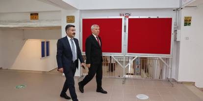 Erdoğan’dan Sivas Lisesi öğretmenlerine ziyaret: Geçici binadaki eğitim-öğretim süreci ele alındı!