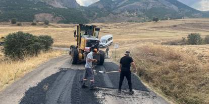 Suşehri İlçe Özel İdaresi sahada! Bozuk yollar tek tek onarılıyor!