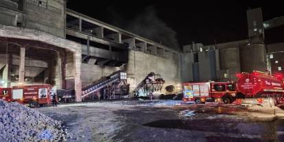 Sivas’ta çimento fabrikasında korkutan yangın