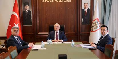 Sivas Valisi Şimşek Bakanlarla sosyal hizmetlerin saha etkinliğini değerlendirdi