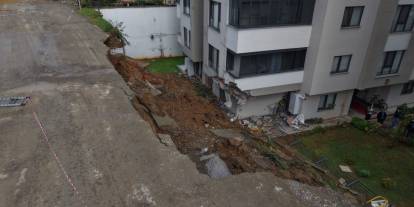 Trabzon’da sağanak hayatı olumsuz etkiledi