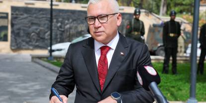 Vali Yılmaz Şimşek Şeref Defterine yazdı: "Ruhunuz Şad Olsun!"