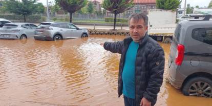 2 gün önce aldığı aracının sular içinde kaldı