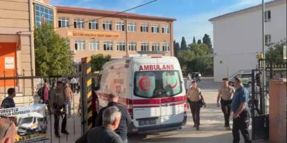 Manisa’da okul önünde silahlı saldırı: Yaralı öğrenciler var