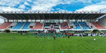 Sivas'ta gönülleri fethedecek maç! Filistinli öğrenciler İle Sivas Gücü Belediyespor sahaya iniyor!