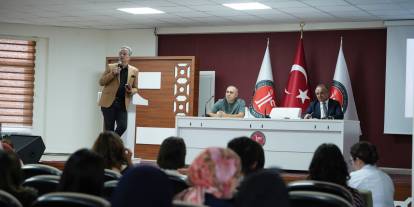 Yeni öğrenciler İletişim Fakültesini tanıdı