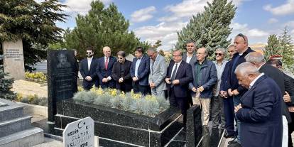 "Bozkırın Tezenesi" Neşet Ertaş, Kırşehir'de mezarı başında anıldı