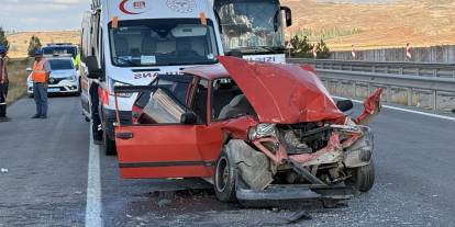 Otomobil TIR'a arkadan çarptı: 2’si çocuk 6 yaralı
