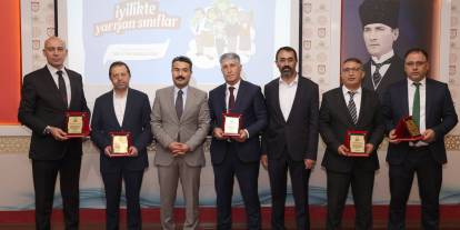 Sivas’ta  "İyilikte Yarışan Sınıflar"a plaket