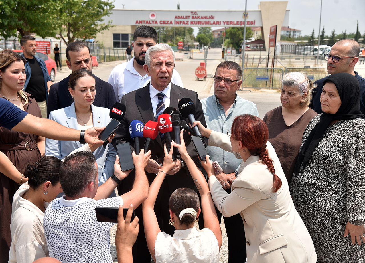 mansur-yavas-cezaevindeki-muhittin-boce-818669-242434.jpg