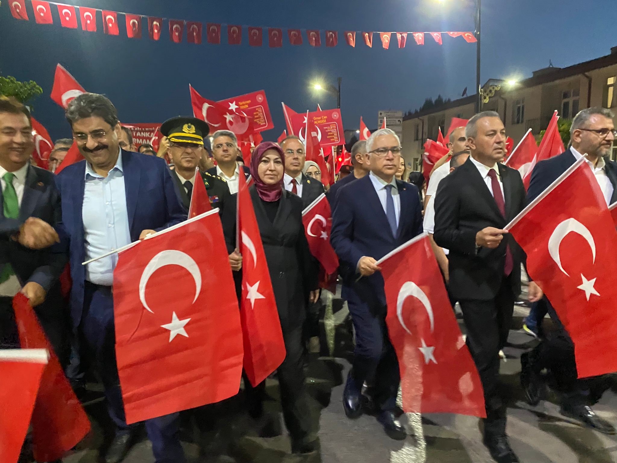 sivasta-15-temmuz-yuruyusu-817403-242065.jpg