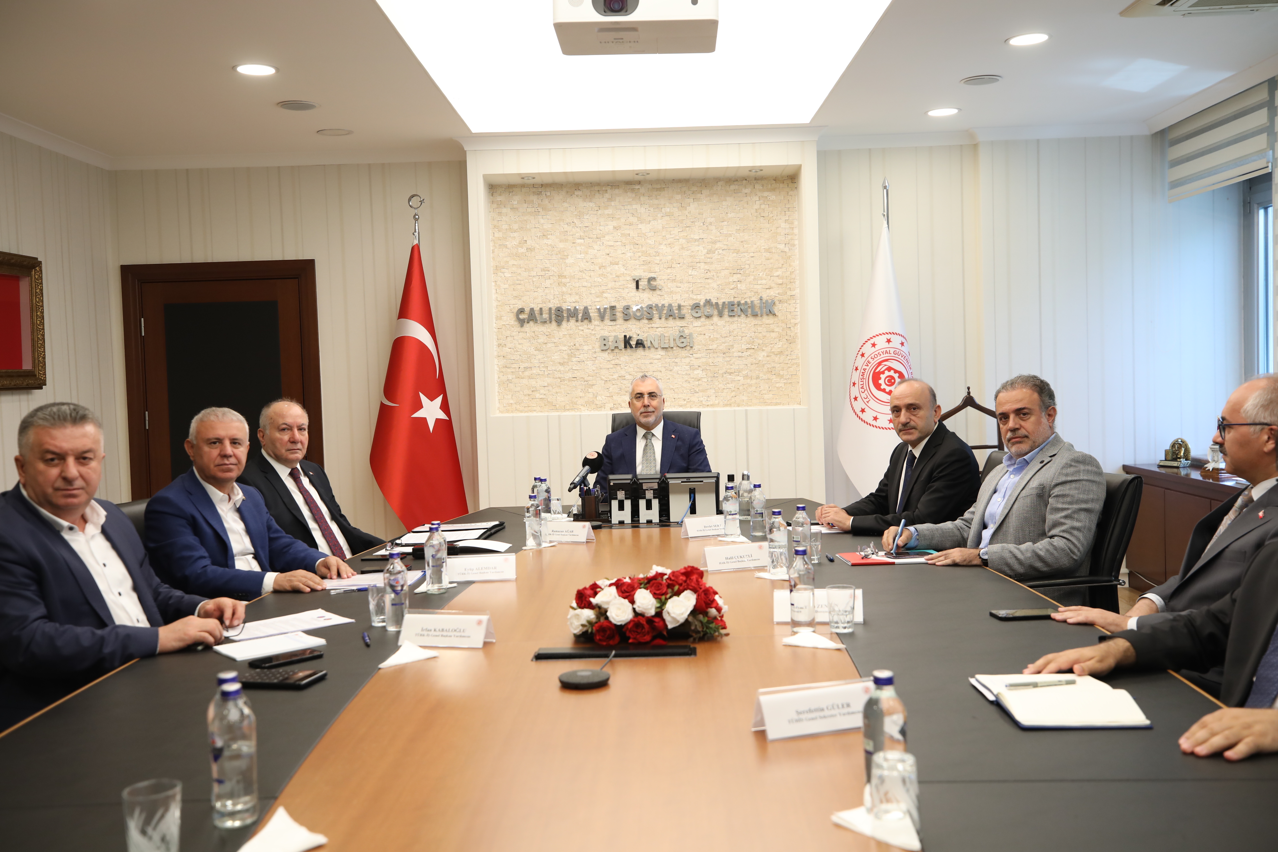 bakan-isikhan-iscilerimizin-ekonomik-ve-821820-243461.jpg