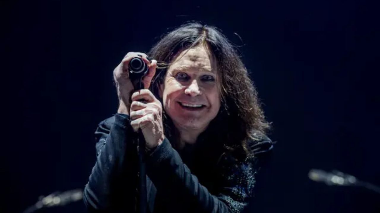 ozzy-osbourne-oldu-mu-neden-oldu-black-sabbathin-efsane-solisti-kimdir-ve-hayati-1.jpg