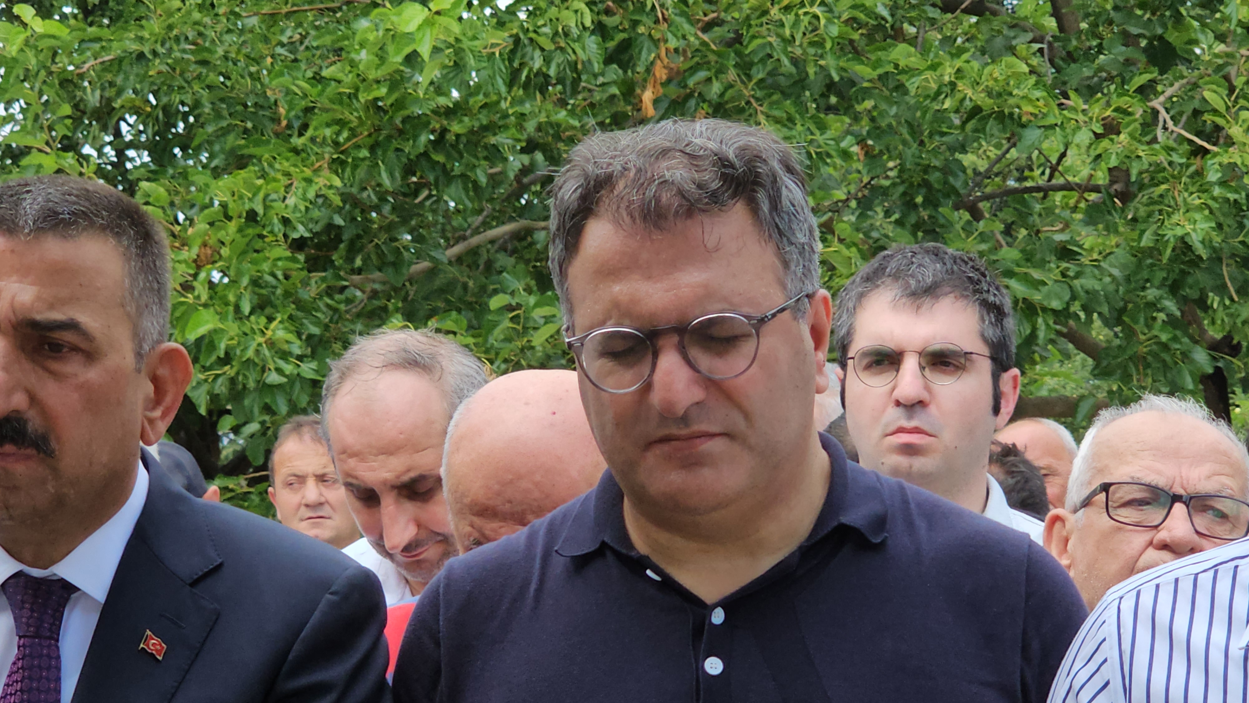 gazeteci-cem-kucukun-babasinin-cenazesi-841212-249360.jpg