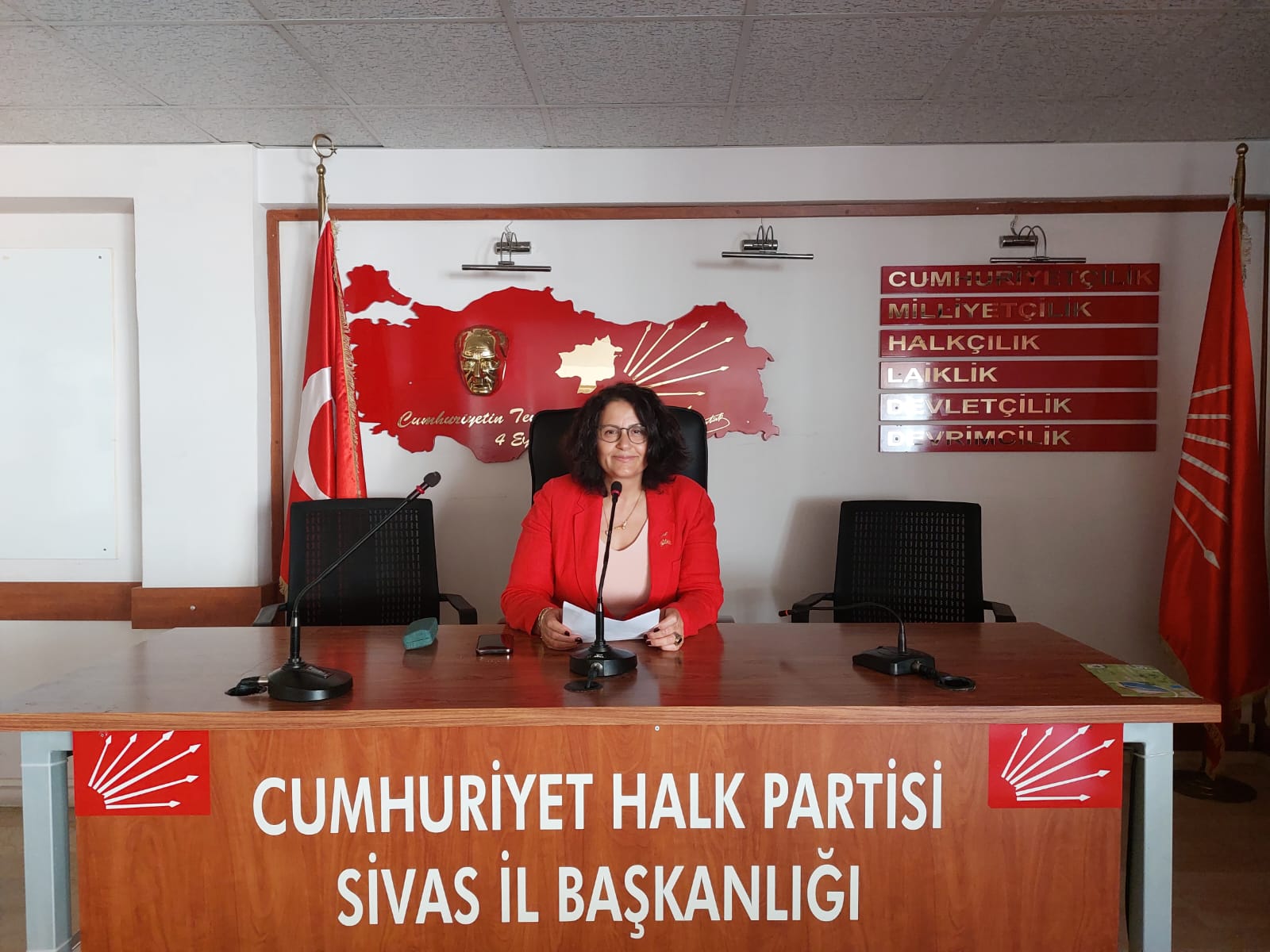 1efc27c4-eabd-4f17-b5f3-d29ca5c13f53.jpg