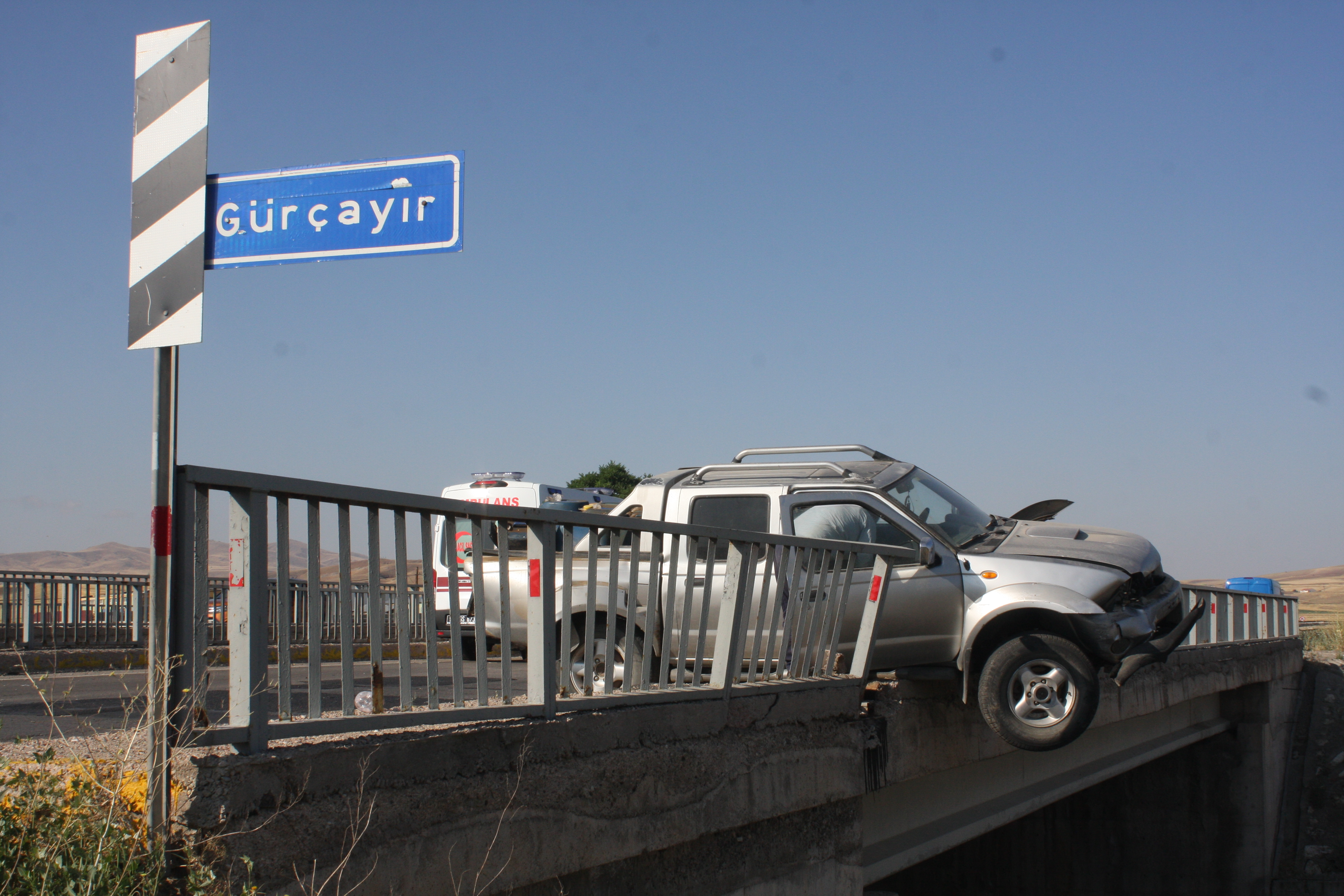 aa-20250809-38782465-38782462-sivasta-iki-ayri-trafik-kazasinda-9-kisi-yaralandi-1.jpg