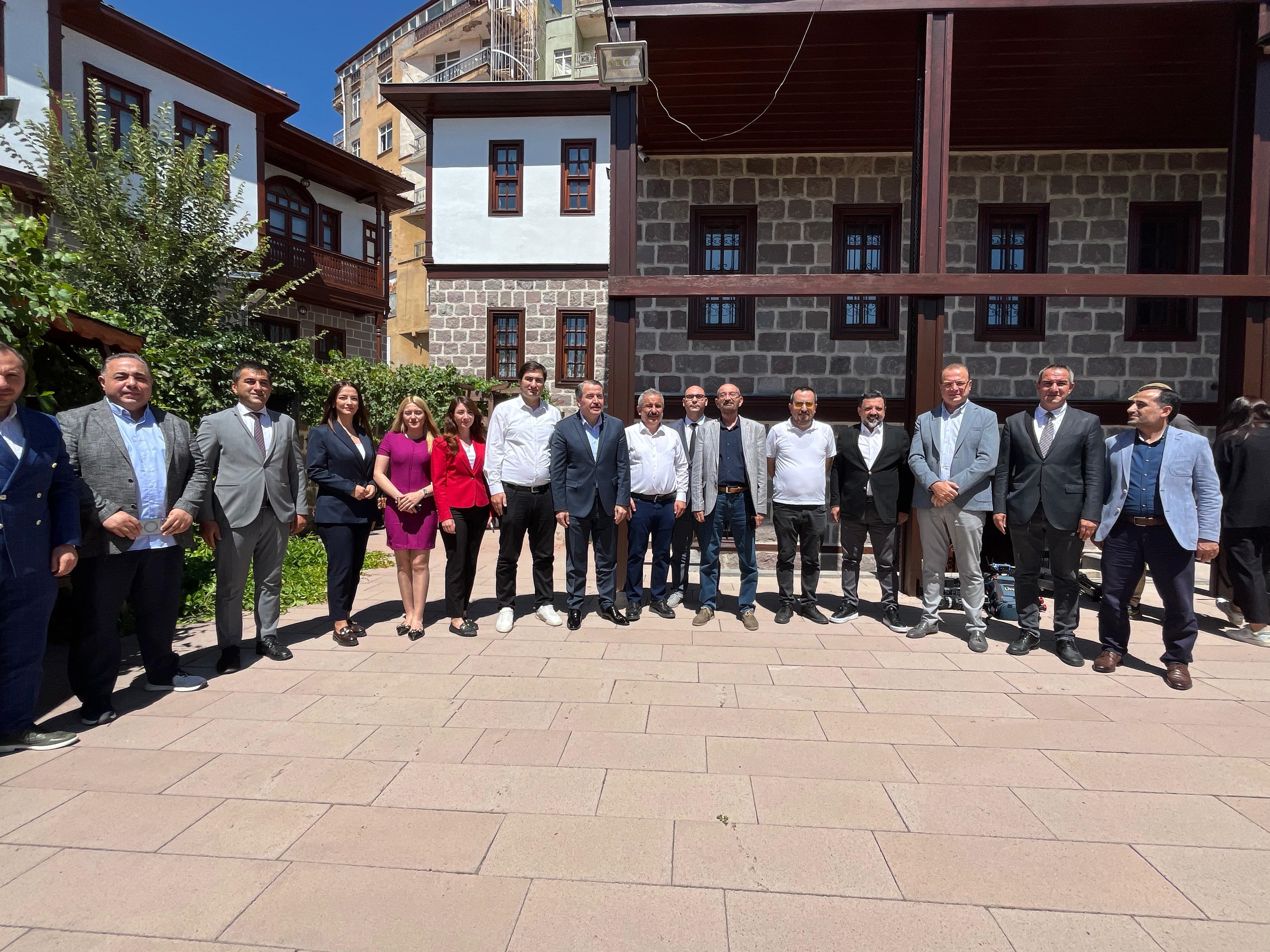 memur-sen-genel-baskani-yalcin-en-dusuk-857732-254448.jpg