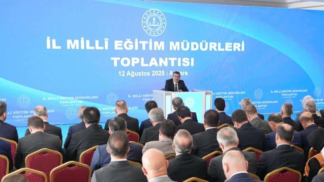 12151612-12140752-bakan-tekyn-81.jpg