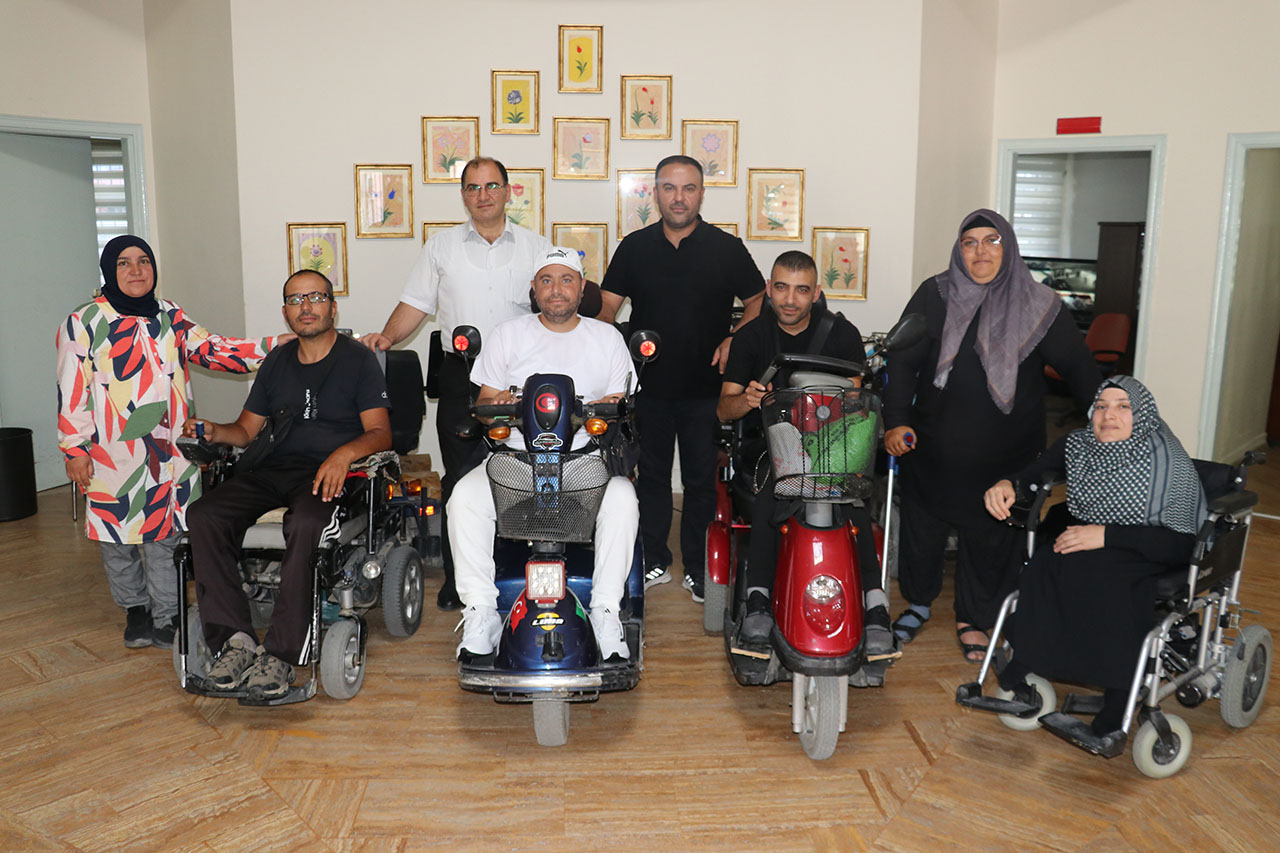 aa-20250820-38874215-38874214-sivasta-bedensel-engelliler-ebru-kursu-ile-hayata-tutunuyor.jpg