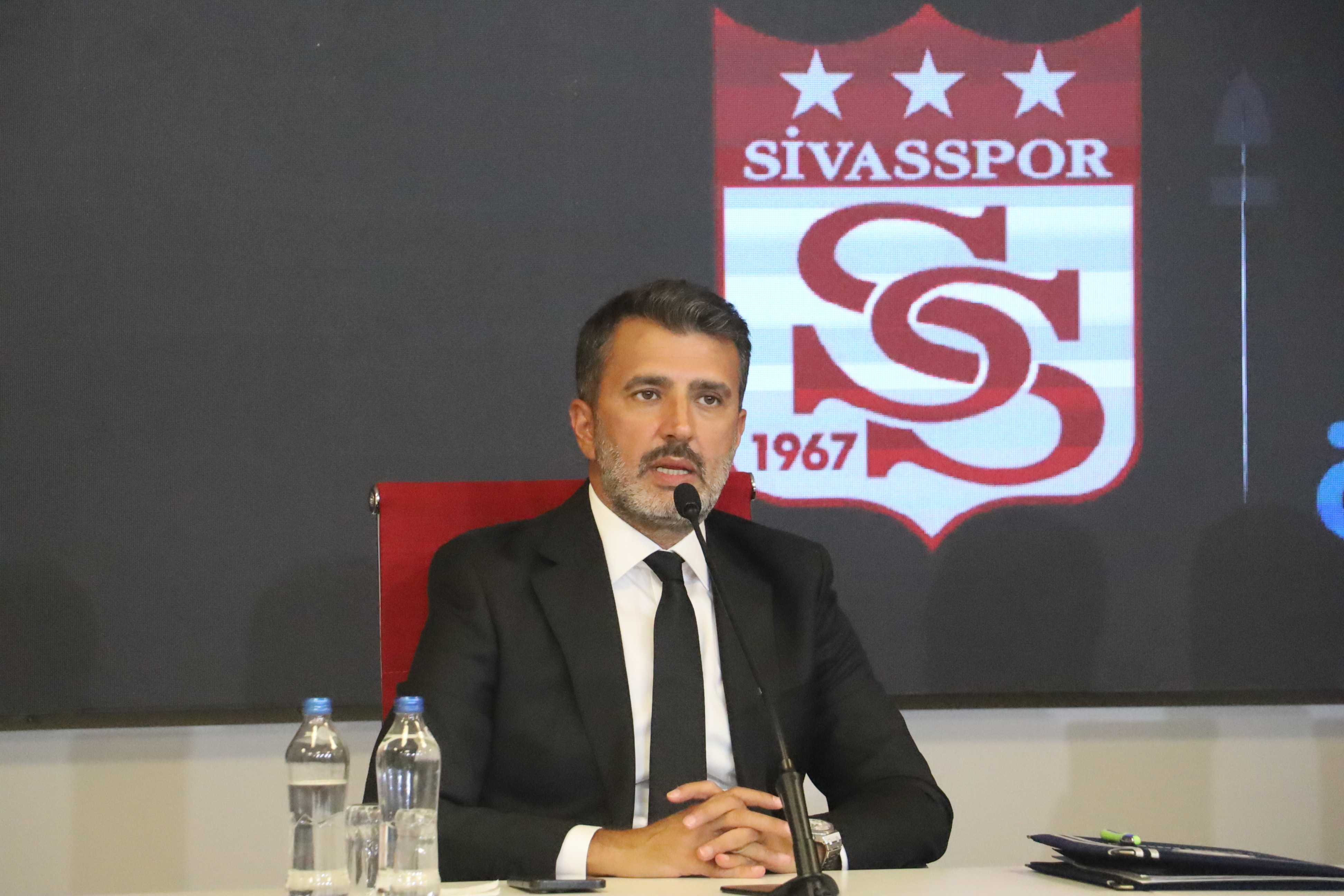 kulup-baskani-elestiri-2.jpg