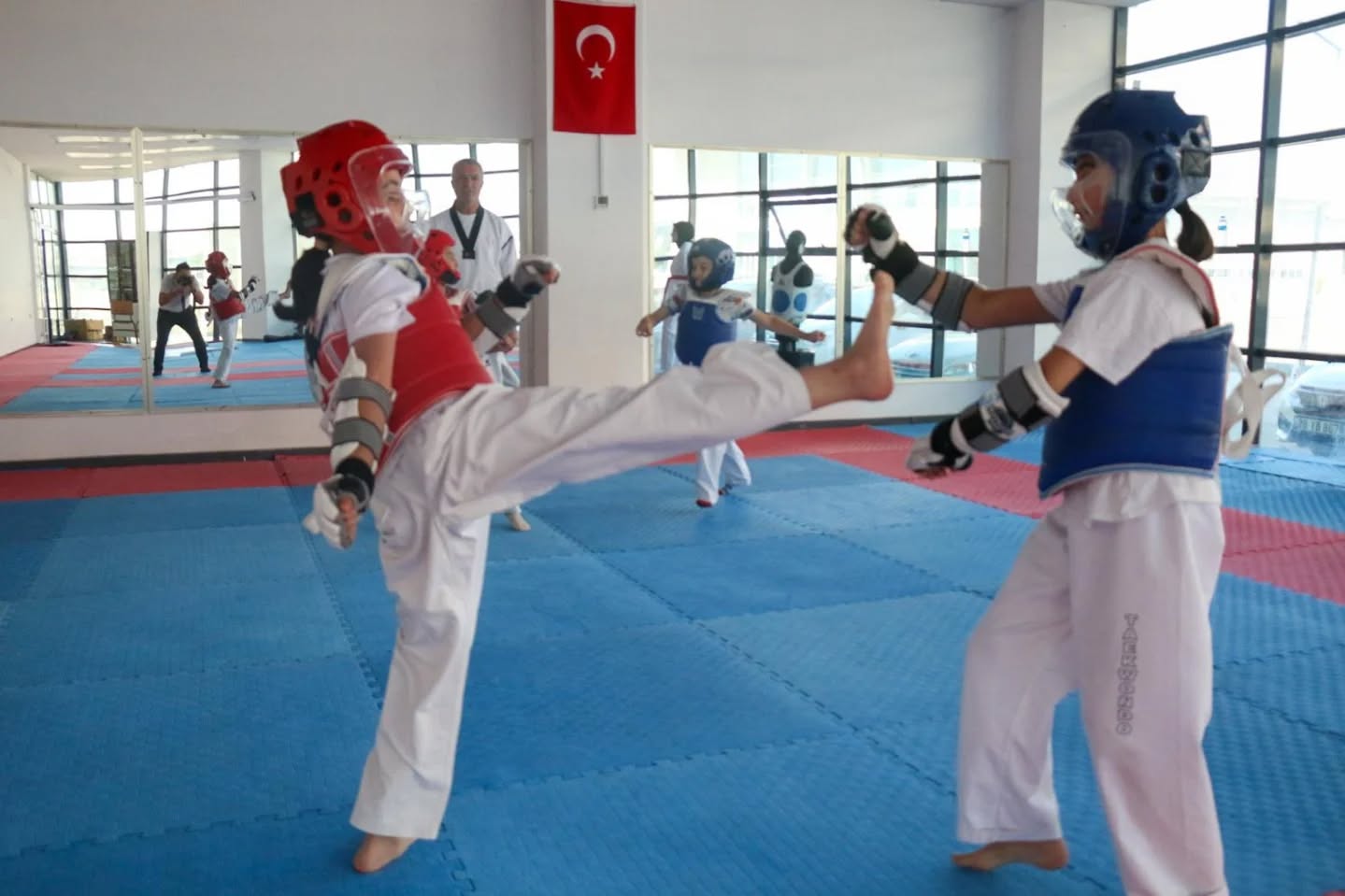 30-agustos-zafer-bayrami-tekvando-1.jpg