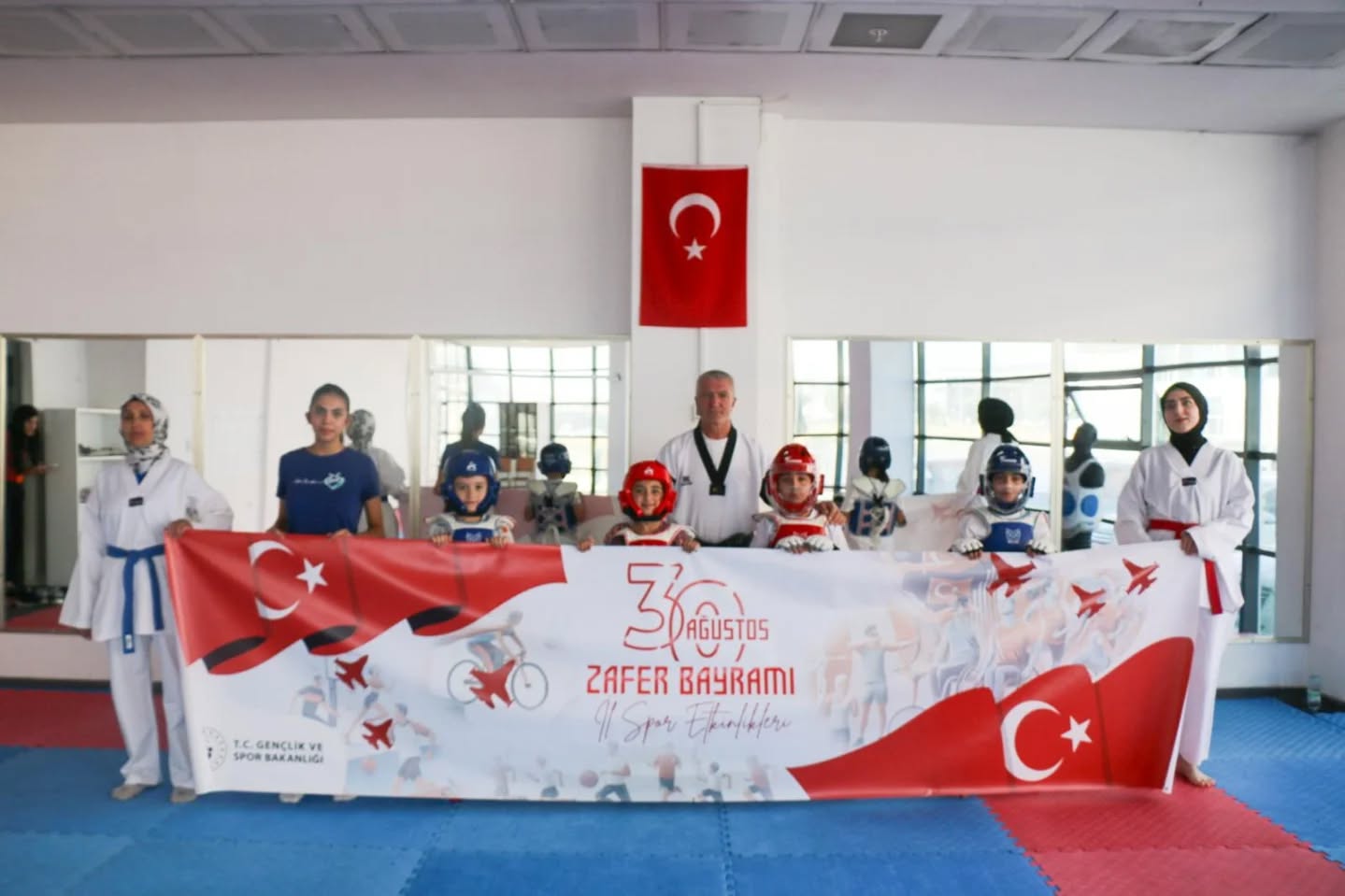 30-agustos-zafer-bayrami-tekvando-2.jpg