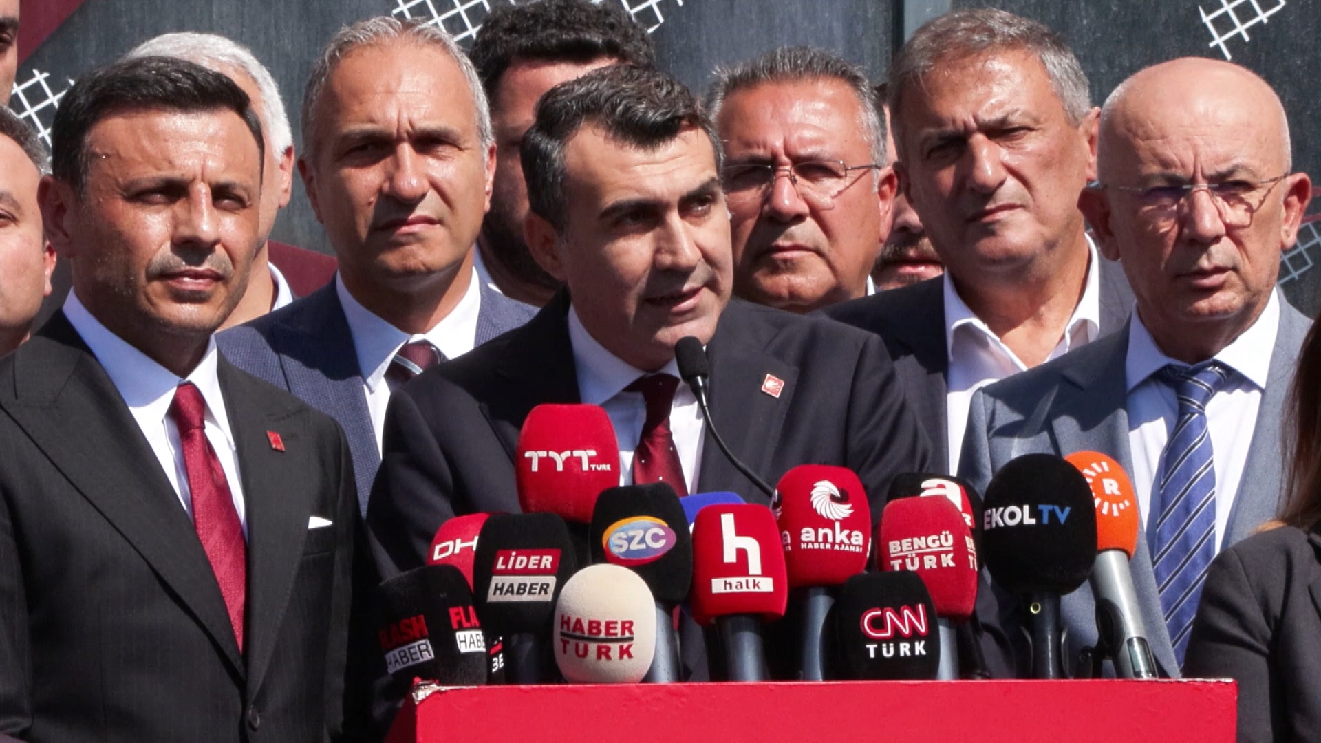 istanbul-ozgur-celik-gorevimizin-basin-896949-266485.jpg