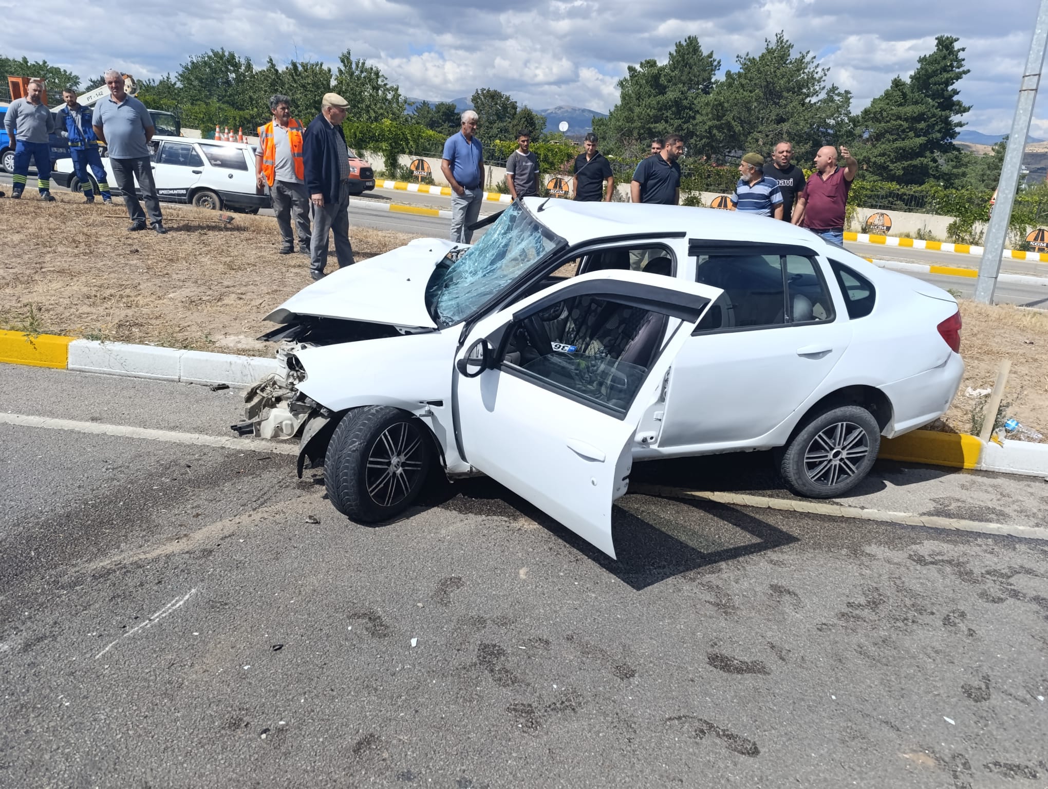 aa-20250911-39085467-39085464-sivasta-kepceye-carpan-otomobilin-surucusu-yaralandi.jpg