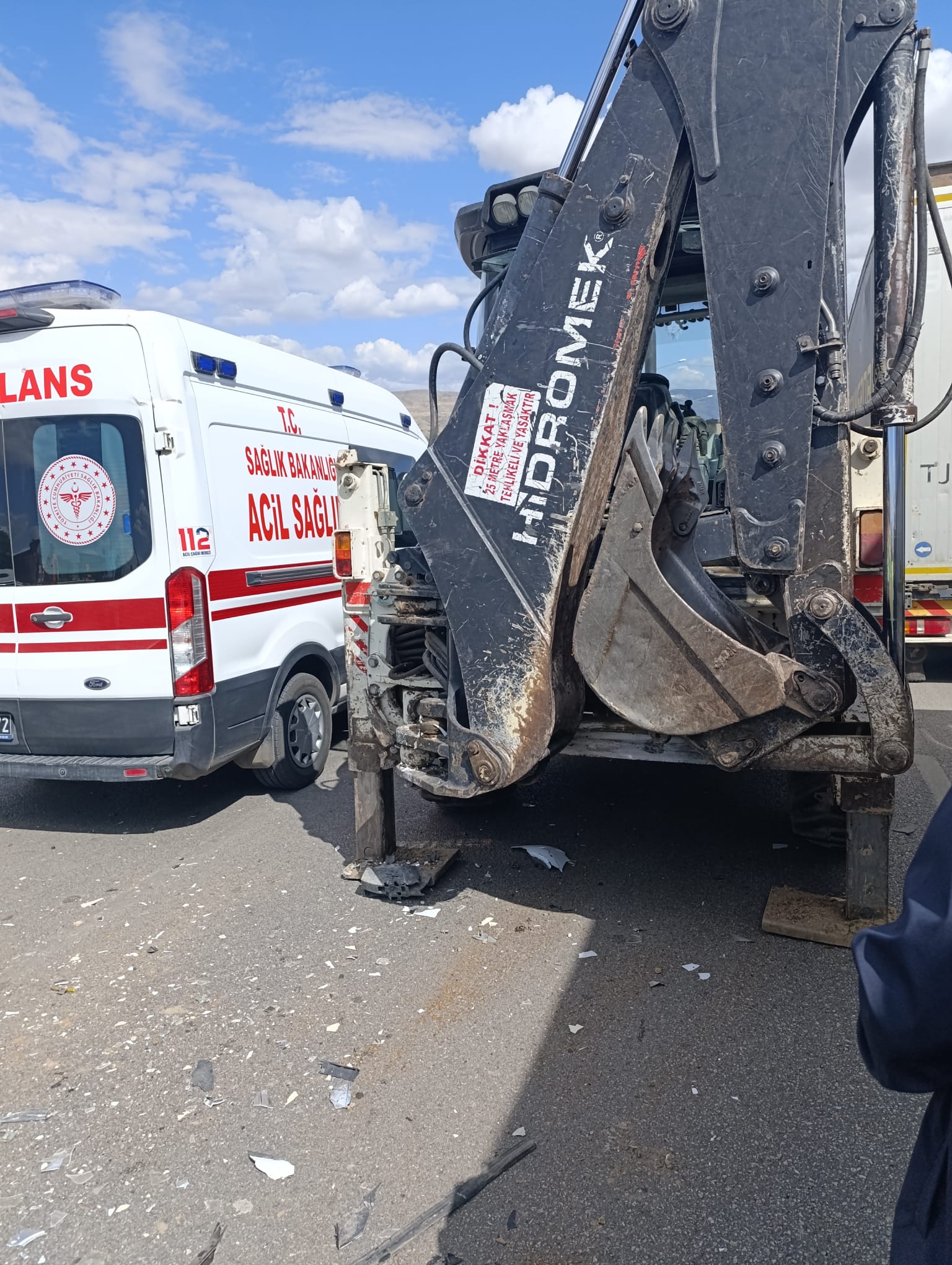 aa-20250911-39085467-39085466-sivasta-kepceye-carpan-otomobilin-surucusu-yaralandi.jpg
