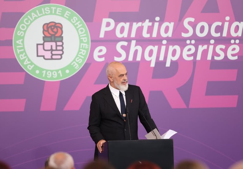arnavutlukta-yapay-zeka-botu-kabineye-b-910076-270417.jpg